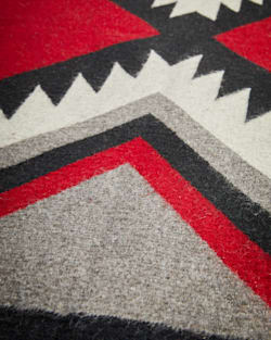 ALTERNATE VIEW OF ZAPOTEC DIAMOND RUG IN RED/BLACK image number 3