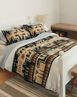 HARDING JACQUARD BLANKET IN OXFORD image number 1