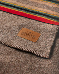 CLOSE UP OF LABEL ON YAKIMA CAMP BLANKET IN MINERAL UMBER image number 4