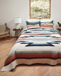 BED SHOT OF WYETH TRAIL PIECED QUILT IN TAN MULTI image number 4