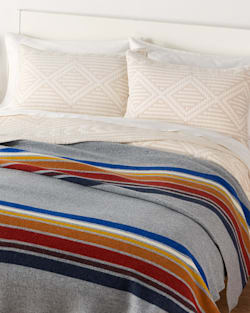 YOSEMITE NATIONAL PARK BLANKET IN GREY image number 1