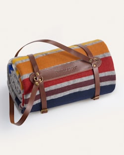 YOSEMITE NATIONAL PARK THROW WITH CARRIER IN GREY image number 1