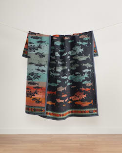 ALTERNATE VIEW OF SALMON RUN THROW IN MULTI image number 5