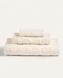 SCULPTED TOWEL COLLECTION IN IVORY image number 1