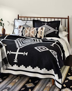 LOS OJOS JACQUARD BEDDING COLLECTION IN BLACK/WHITE image number 1