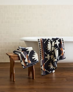 ALTERNATE VIEW OF SPIDER ROCK TOWEL COLLECTION IN BLACK/WHITE image number 6