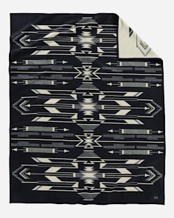 TSI MAYOH BLANKET IN BLACK/WHITE image number 1