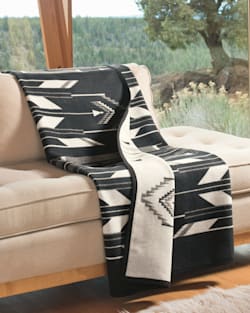 ADDITIONAL VIEW OF TSI MAYOH BLANKET image number 3