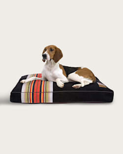 ALTERNATE VIEW OF ACADIA NATIONAL PARK PET BED - NAPPER IN ACADIA image number 5