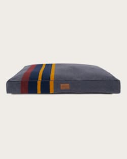 YAKIMA CAMP PET BED - NAPPER IN LAKE image number 1
