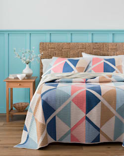 ADDITIONAL VIEW OF SERRADO PIECED QUILT SET IN TAN MULTI image number 4