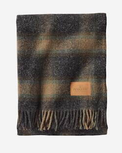 MOTOR ROBE WITH LEATHER CARRIER IN METOLIUS PLAID image number 1