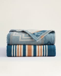 SAN MARINO/STRIPE ORGANIC COTTON THROW GIFT PACK IN SHALE/MARINE image number 1