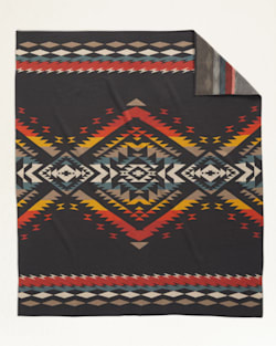 BRIDGE CREEK KNIT THROW IN BLACK image number 1