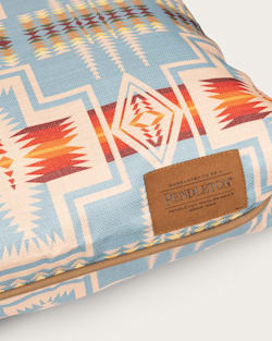 ALTERNATE VIEW OF HARDING ALL SEASON PET BED - NAPPER IN SHALE HARDING image number 3