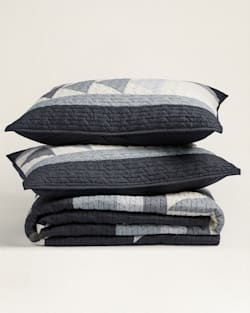 SHADOW PEAK PIECED QUILT SET IN BLACK/GREY image number 1