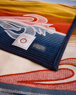 CLOSE UP VIEW OF LABLE OF DRUM KEEPERS BLANKET IN SUSNET MULTI image number 3