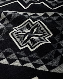 ALTERNATE VIEW OF OXBOW BLANKET IN BLACK/WHITE image number 5