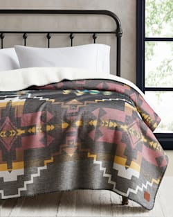 ALTERNATE VIEW OF FOUR CORNERS SHERPA THROW IN BLACK MULTI image number 4