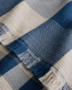 ALTERNATE VIEW OF BLOCK PLAID ORGANIC COTTON FRINGED THROW IN INDIGO/IVORY image number 3