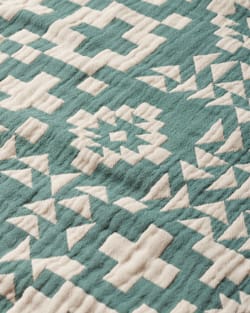 ALTERNATE VIEW OF BLUE RIDGE ORGANIC COTTON BABY BLANKET IN BLUE/CREAM image number 4