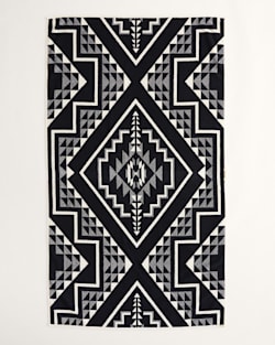 ALTERNATE VIEW OF OXBOW SPA TOWEL IN BLACK/WHITE image number 3