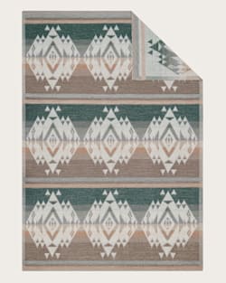 ALTERNATE VIEW OF AGATE BEACH KNIT THROW IN IVORY image number 2