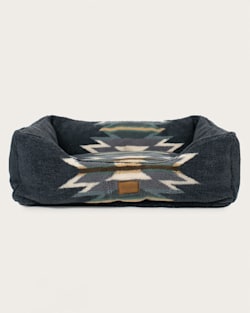 OXFORD WYETH TRAIL KUDDLER BED IN MULTI image number 1