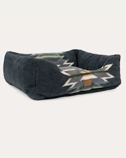 ALTERNATE VIEW OF OXFORD WYETH TRAIL KUDDLER BED IN MULTI image number 2
