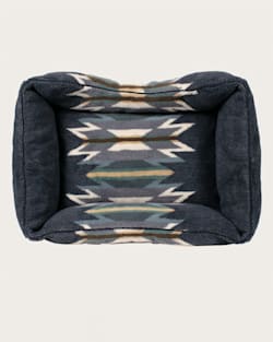 ALTERNATE VIEW OF OXFORD WYETH TRAIL KUDDLER BED IN MULTI image number 3