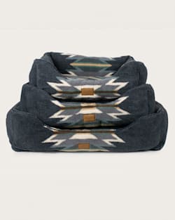 ALTERNATE VIEW OF OXFORD WYETH TRAIL KUDDLER BED IN MULTI image number 6