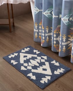 ALTERNATE VIEW OF DIAMOND PEAK BATH RUG IN BLUE/WHITE image number 2