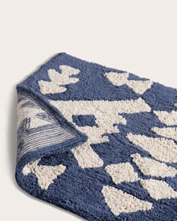 ALTERNATE VIEW OF DIAMOND PEAK BATH RUG IN BLUE/WHITE image number 3