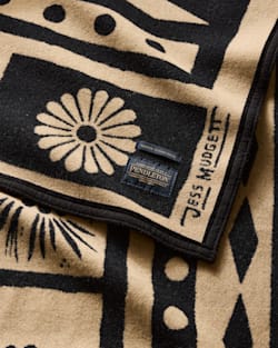 ALTERNATE VIEW OF SARATOGA BLANKET IN IVORY/BLACK image number 5
