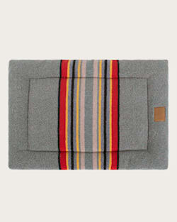 ALTERNATE VIEW OF YAKIMA CAMP PET BED - COMFORT CUSHION IN GREEN HEATHER image number 2
