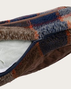 ALTERNATE VIEW OF MOUNTAIN PLAID PET BED - NAPPER IN BLUE/TAN image number 5