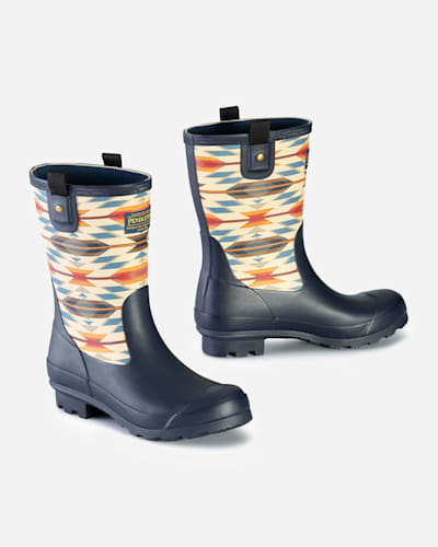 WOMEN'S WYETH TRAIL MID BOOTS IN NAVY