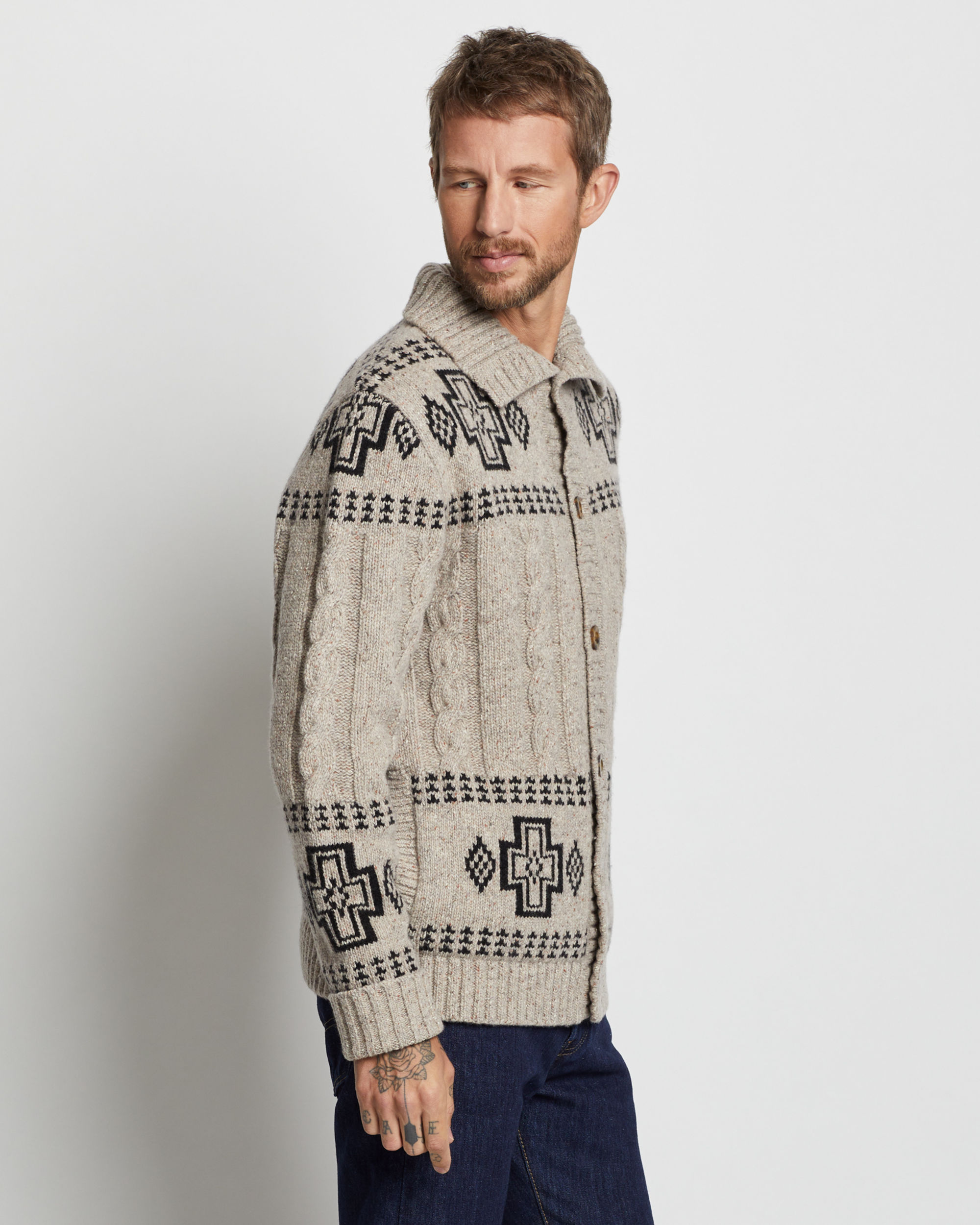 MEN'S CABLE CROSS LAMBSWOOL CARDIGAN | Pendleton