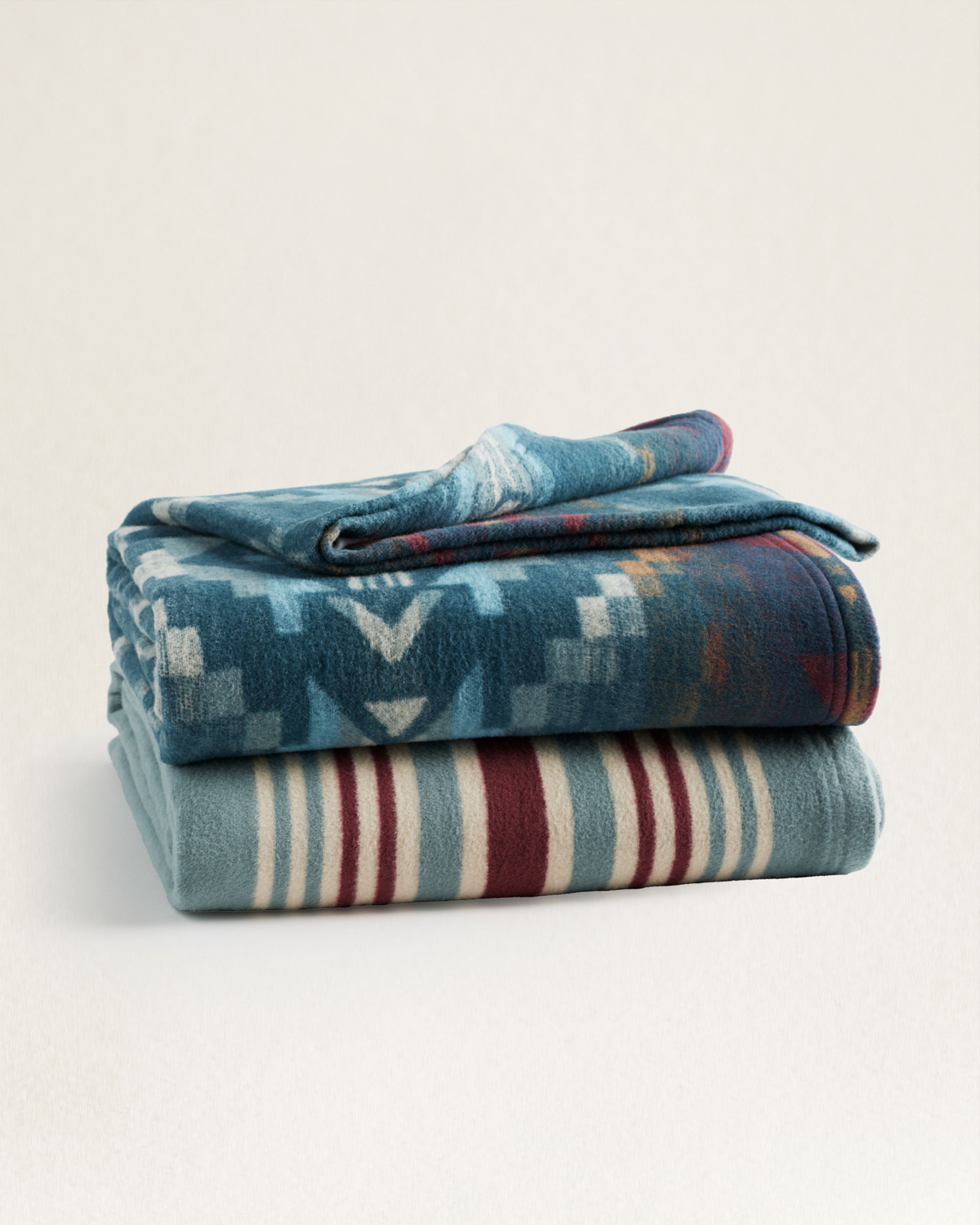 Pendleton Carico Lake/ Stripe Throw Gift Pack of 2 – Leanin' Pole Arena