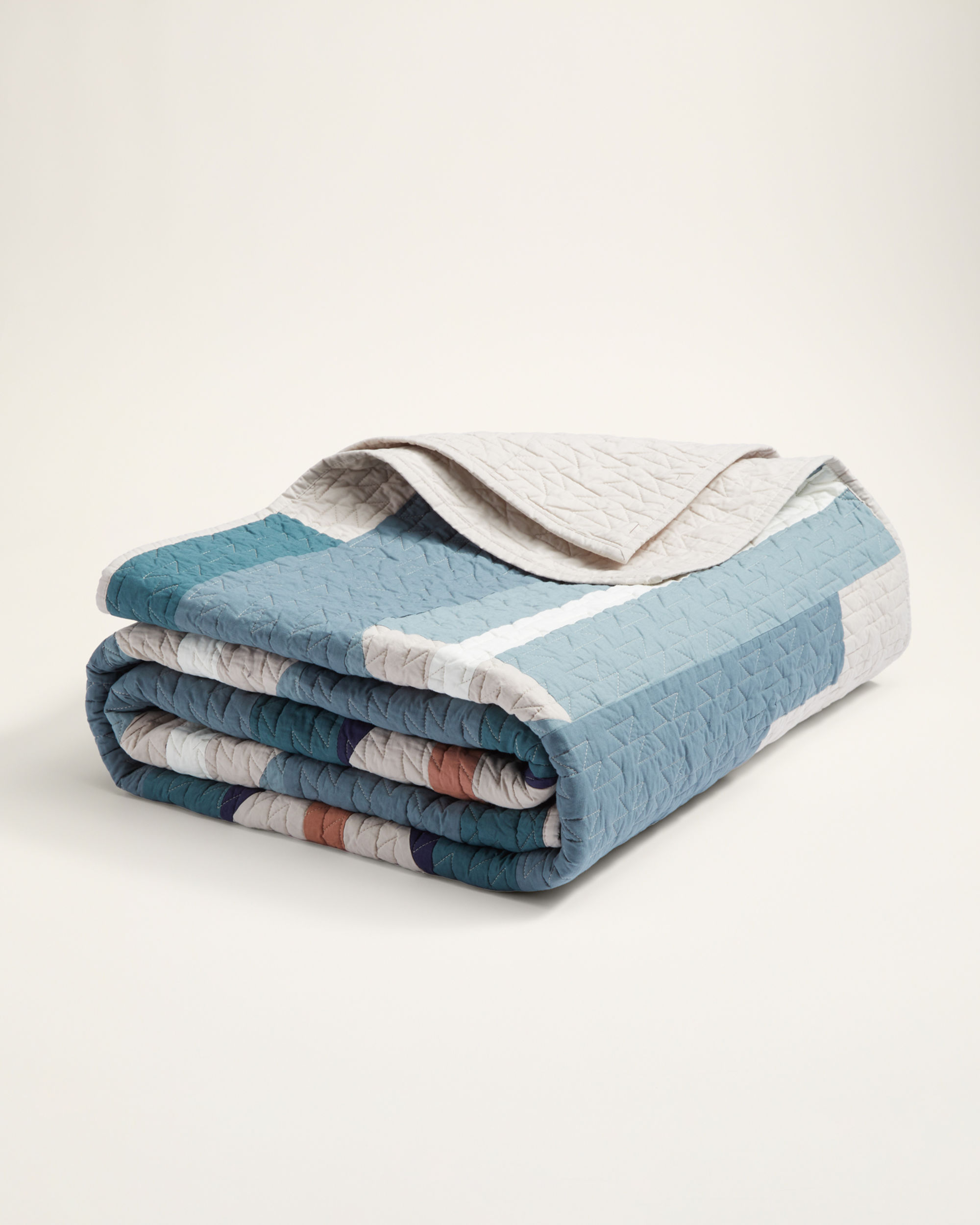 Cozy Up with the Medicine Bow Pieced Quilt Set | Pendleton