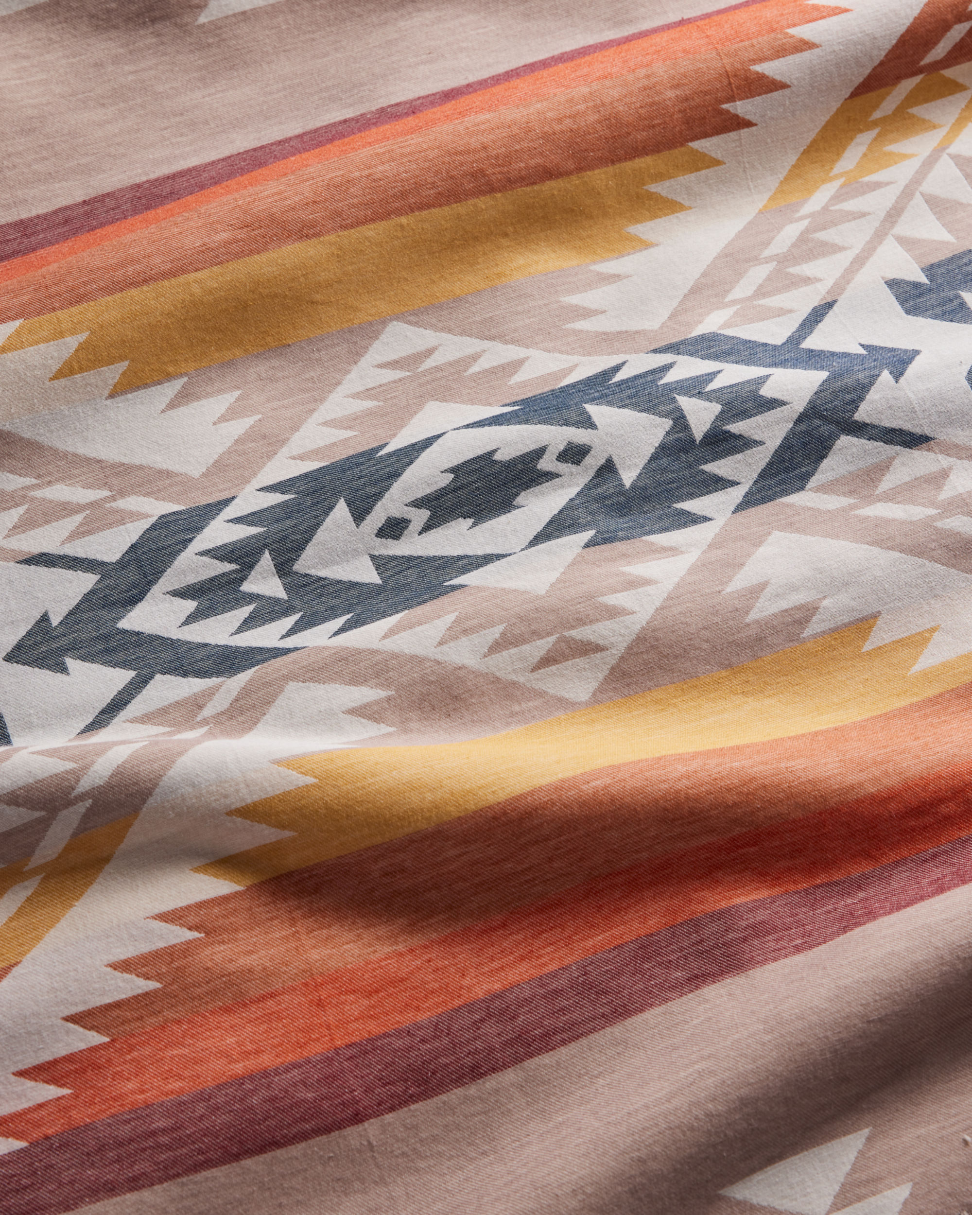 thumbnail image 2 of Pendleton Arrow Point Gray Sherpa Fleece Twin Blanket - 100% Polyester NEW With Tags 2 of 4